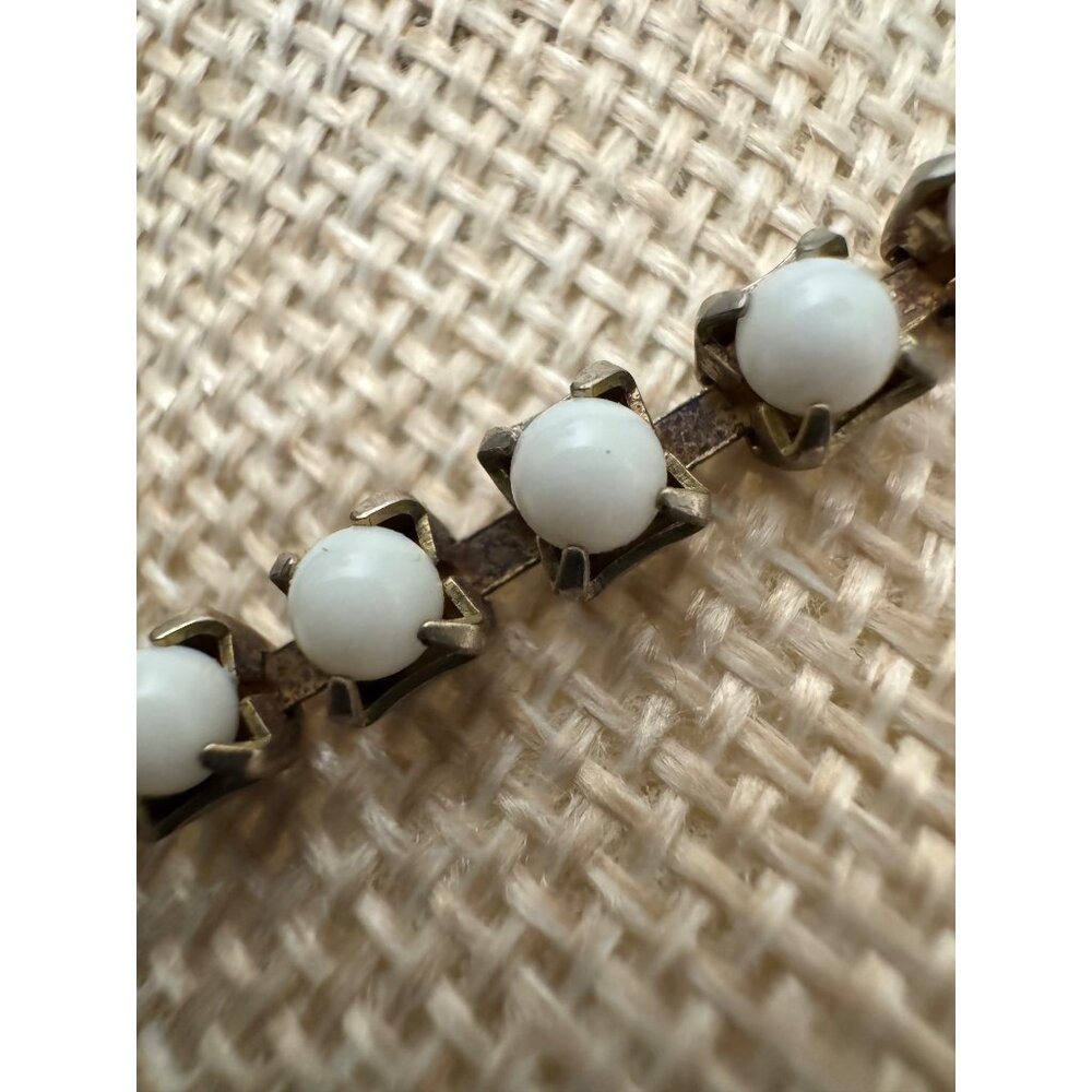 Vintage Gold-Tone White Daisy Flower Necklace With Rhinestone Accents Retro Char - Picture 10 of 10